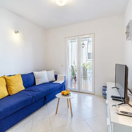 Lexi - Charme Holidays * Sutivan